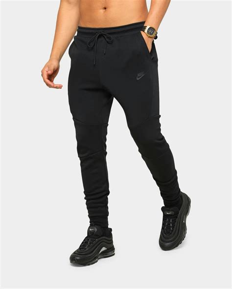 nike tech fleece joggers.